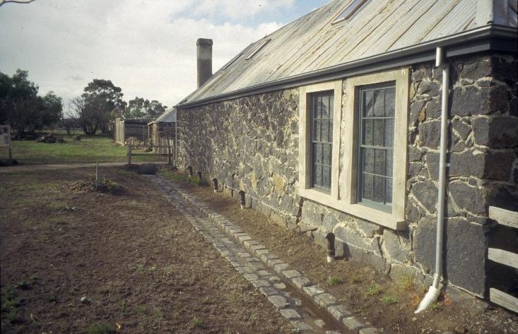 h00979 ziebells farm gardenia st thomastown farmhouse north wall stone gutter she project 2003