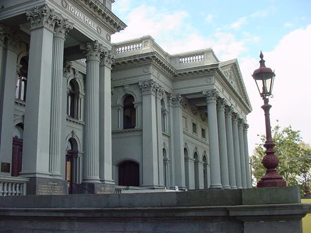 h00147 fitzroy town hall napier street fitzroy side view she project 2004