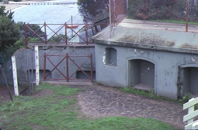 h01090 fort franklin portsea gun emplacement jun1983