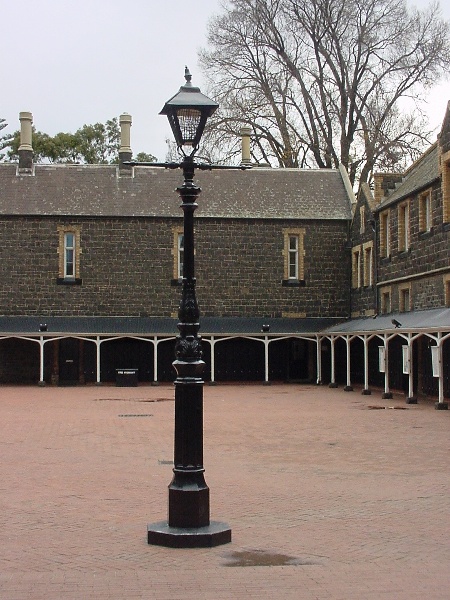 h00019 melbourne grammar school st kilda road melbourne quad lamp she project 2004