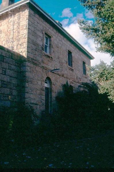 h01549 h m prison william street beechworth exterior gaolers quarters june2004