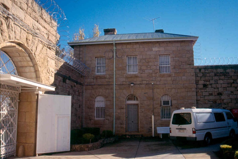 h01549 h m prison william street beechworth gaolers quarters and entry yard june2004