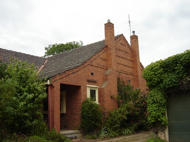 h01065 holy trinity anglican cathedral precinct wangaratta house 11 the close 2005