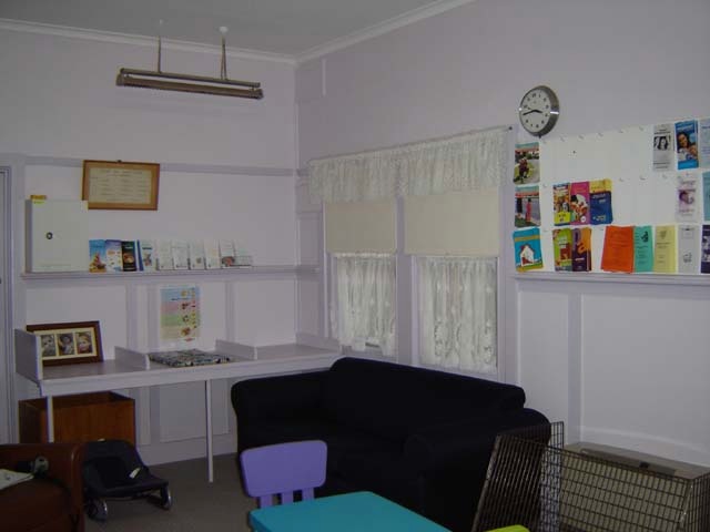 h00054 croydon maternal health centre may05 main room