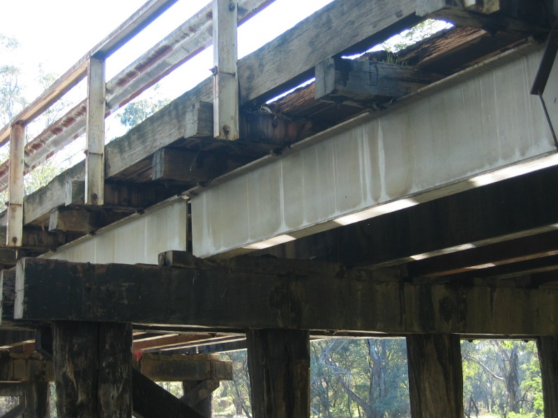 h00092 ol goulburn riv bridge seymour july 05 steel joists