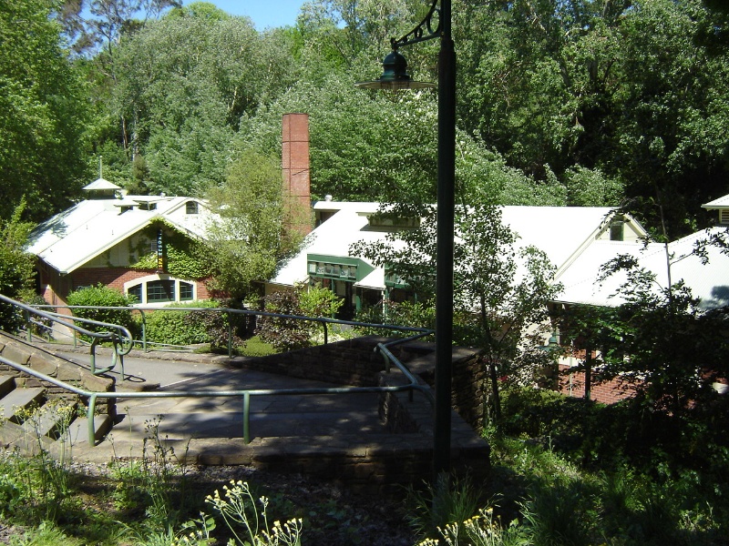 H2098 Hepburn Mineral Springs Reserve_bathhouse_Nov.05