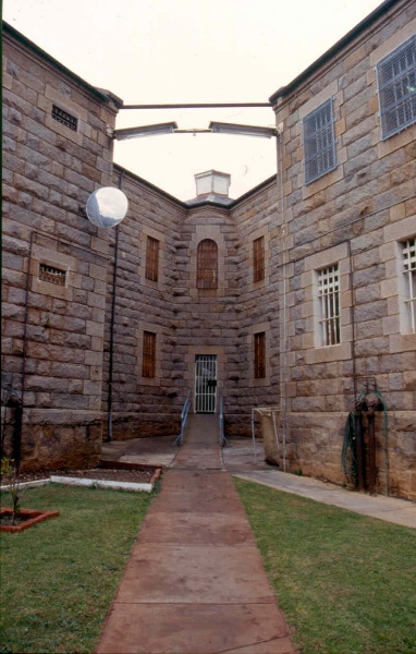 H1550 HM Prison Bendigo Between Cell Wings Aug 2003