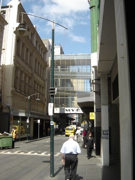 H2100 myers melbourne little bourke street sky bridge jan06 jb