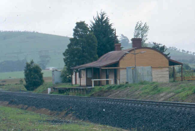 Gordon Railway Station 2004