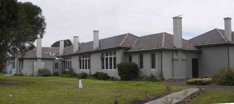 Altona Primary School No. 3923 Complex and trees, Hobsons Bay Heritage Study 2006 - image shows the 1922 school (left) and 1926 additions.