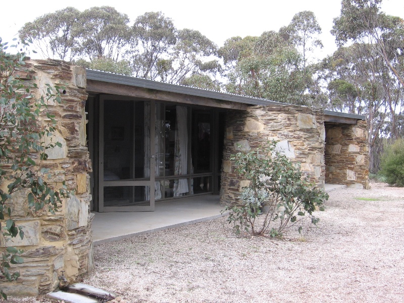 H2118 Baker House Bacchus Marsh west elevation rc May 2006