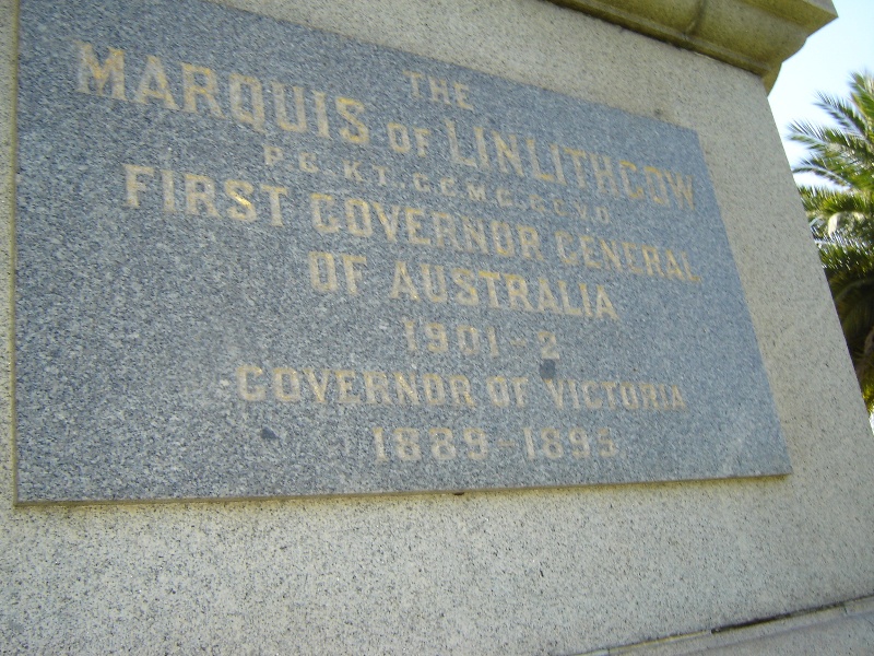 H0366 plaque linlithgow monument Nov06 jb