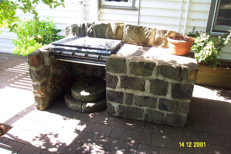 23196 Clifton Homestead old well 0322