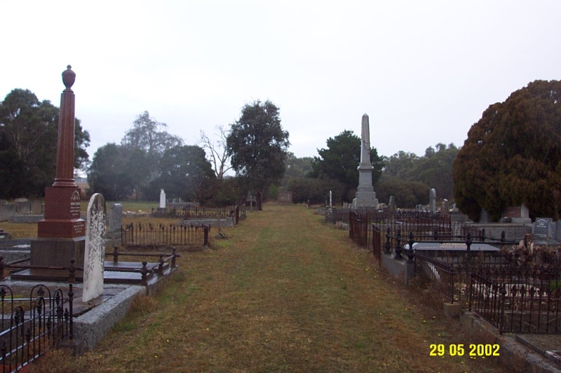 23396 Cemetery Glenthompson main path 1087