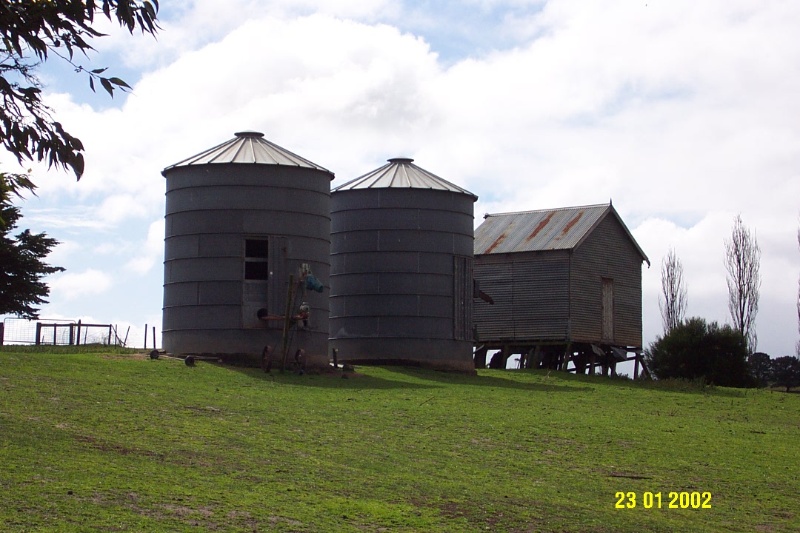 23190 Lyne Homestead Byaduk North barn silos 1444