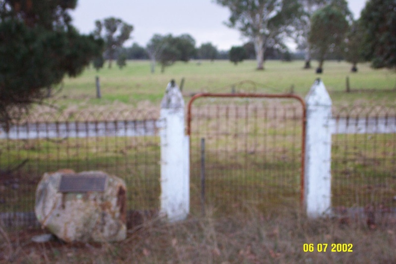 23417 Memorial Plaque Mooralla 1178