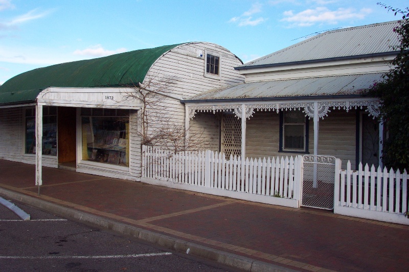 23144 Store and Residence Curved Roof 0029