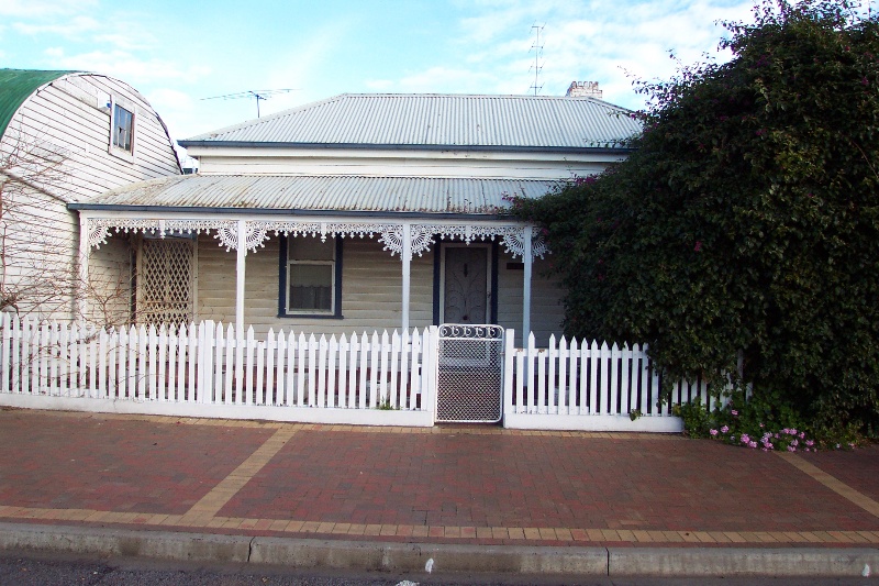 23144 Store and Residence Curved Roof 0030