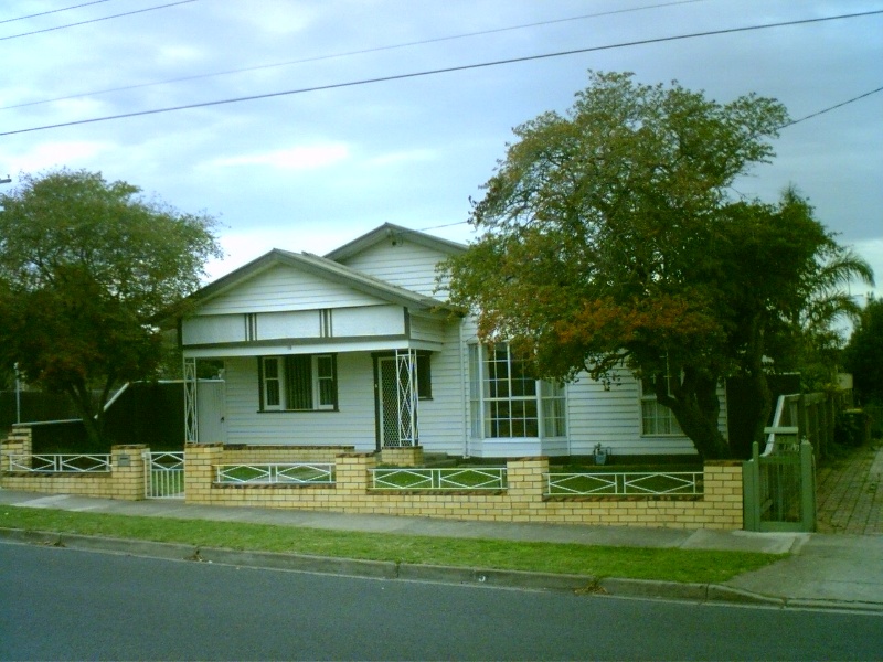 15 Cairns Avenue