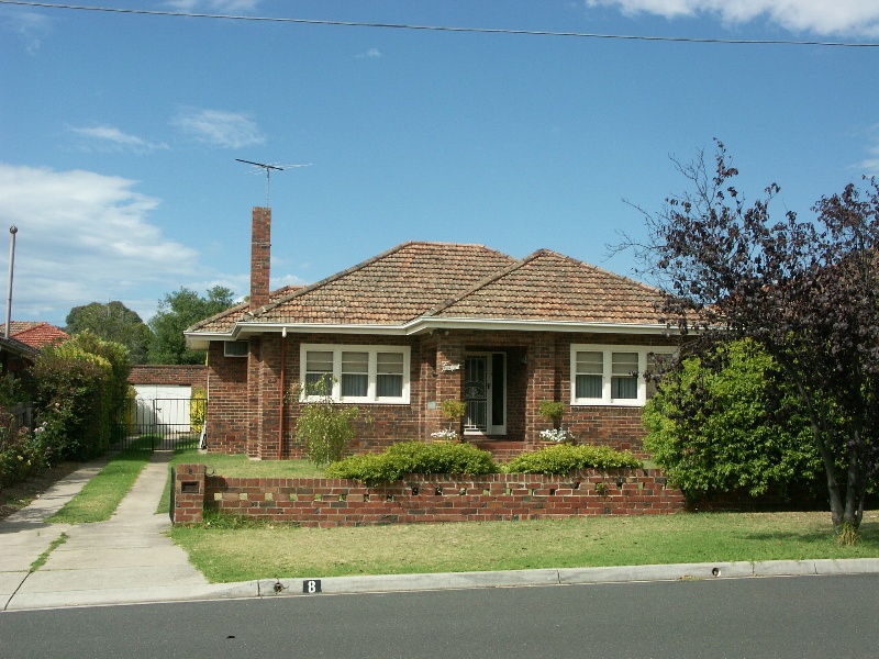 8 Culbin Avenue, Belmont