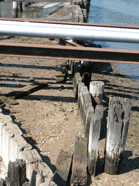 Stony Creek Concrete Sheet Piling Maribyrnong March 2003 004