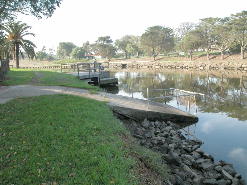 Angler's Tavern Boat Ramp Maribyrnong May 2003 002