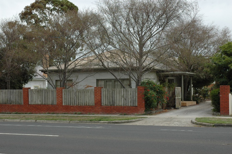 80 Roslyn Road, Belmont