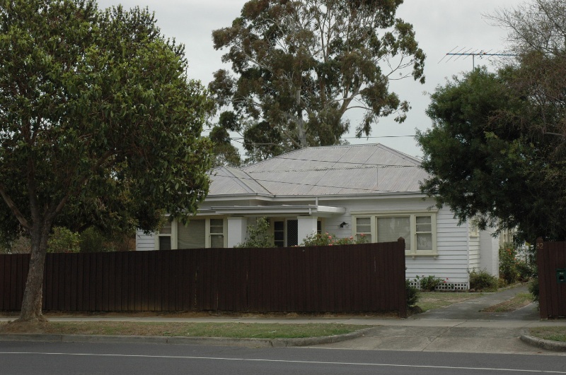 82 Roslyn Road, Belmont