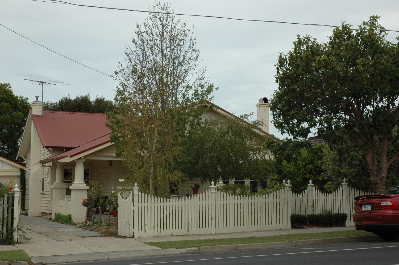 87 Roslyn Road, Belmont