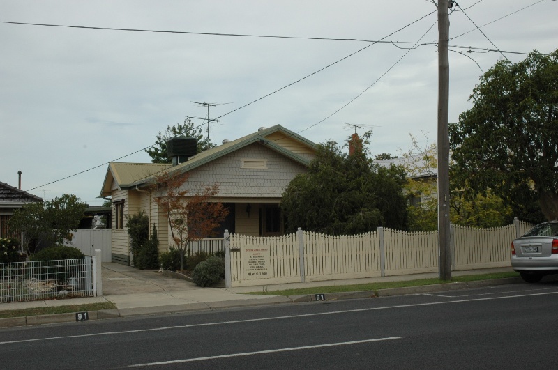 81 Roslyn Road, Belmont