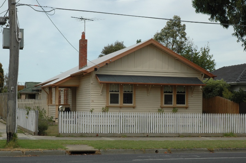 137 Roslyn Road, Belmont