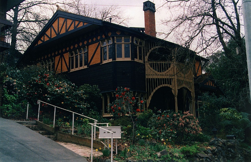 THE OFFICER HOUSE