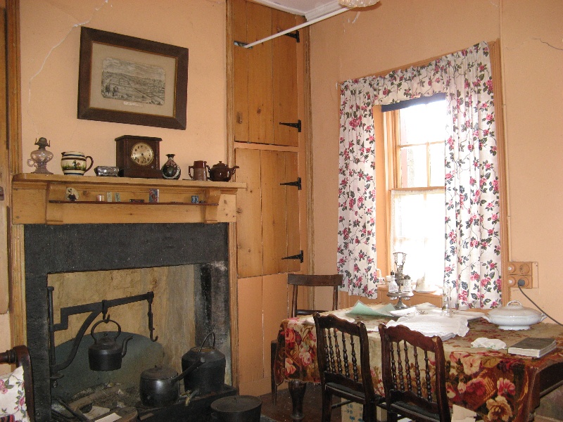 Interior - northwest room. Aug 2007.