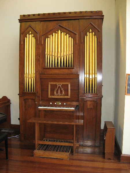 Moyle organ St Linus Merlynston_front_11 Feb 08