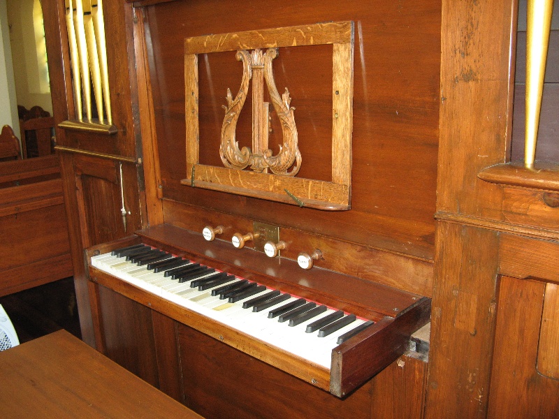 Moyle organ St Linus Merlynston_front detail_11 Feb 08 2