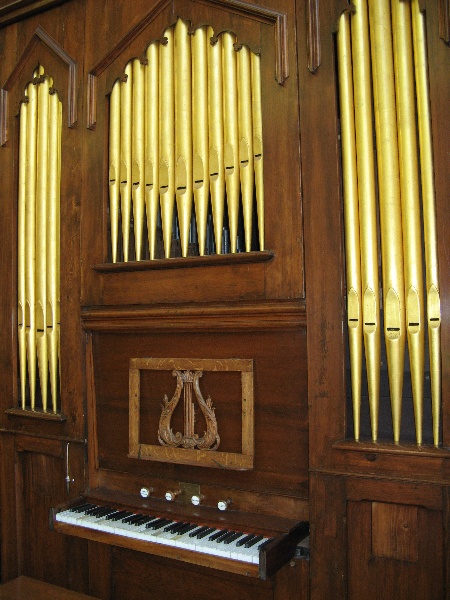 Moyle organ St Linus Merlynston_front with dummy pipes_11 Feb 08 3