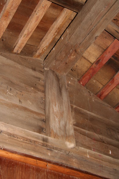 Gable end structure - internal view. Mar 2007.