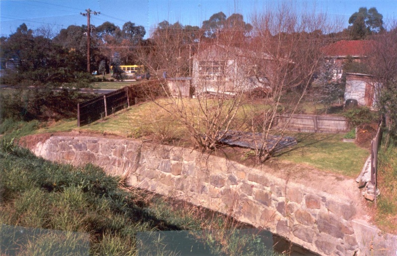 22605 Ruffey's Creek Miners Wall &amp; Swimming Pool Wall - rear 61 Parker Street, Templestowe