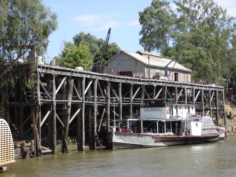 Echuca Wharf Jan 2006 mz View From Murray River