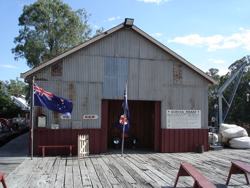 Echuca Wharf Jan 2006 mz Cargo Shed and State Border