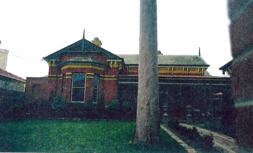 196 Kambrook Rd Caulfield, August 2000