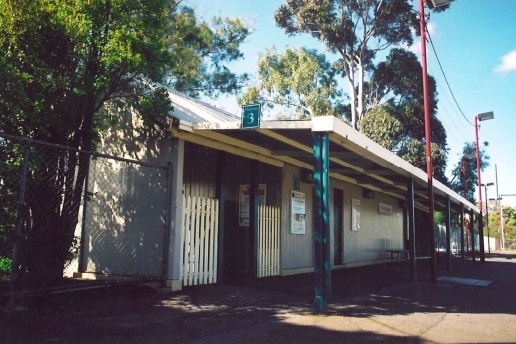 Glen Huntly Railway Station, August 2000