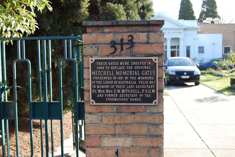 4435 Royal Freemasons Homes 313 Punt Road Gate Plaque 02