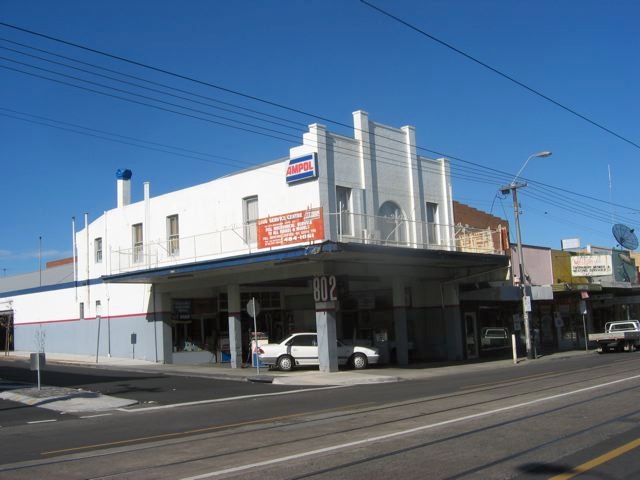 Drive in Service Station, 802 High Street