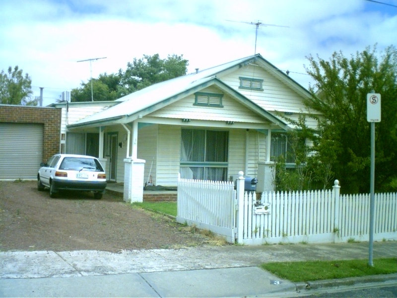 3 Bowlers Avenue, Geelong West