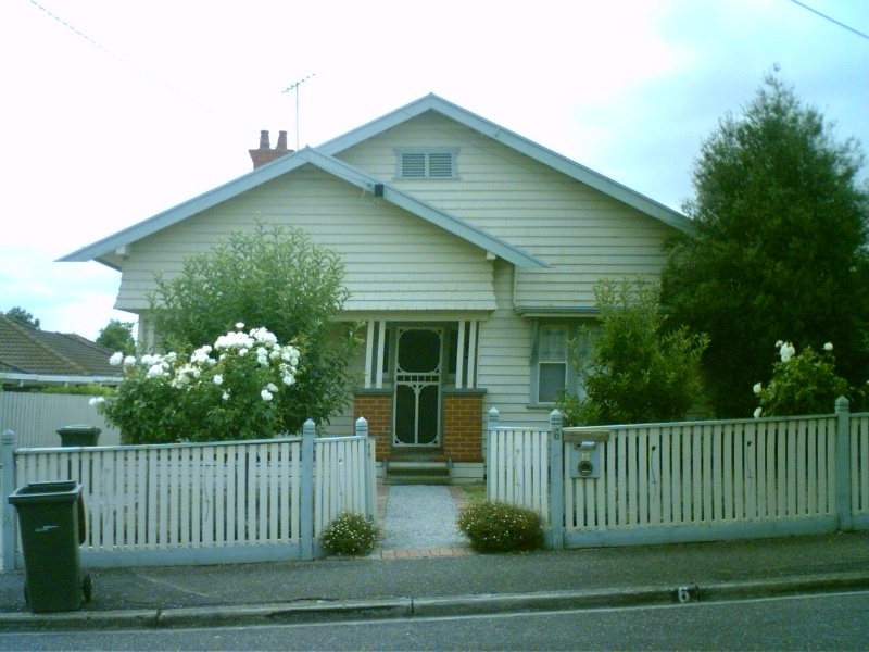 6 Bowlers Avenue, Geelong West