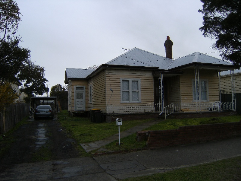 15 Lawton Avenue, Geelong West - Exterior Front View