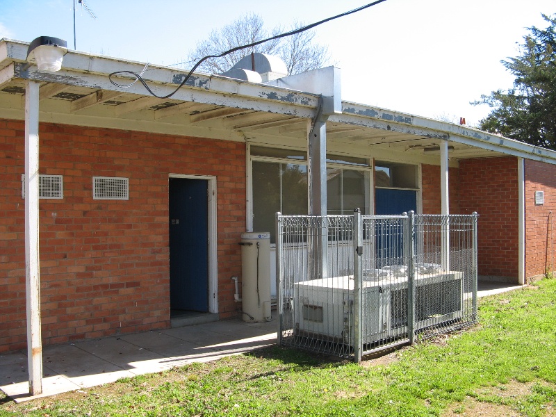 Former Benalla Shire Offices_rear wall_KJ_Sept 08