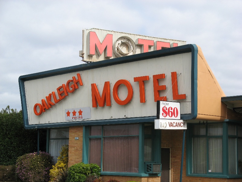 Oakleigh Motel_sign_KJ_Sept 08