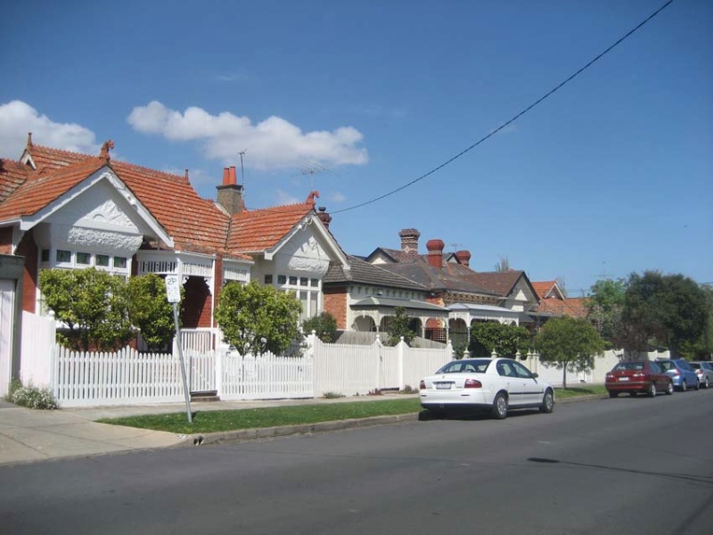 Edwardian and Victorian housing on the east side of Seymour Street.